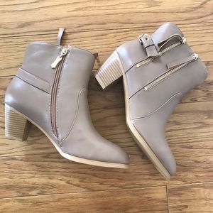 NWOT Ankle booties with short heel